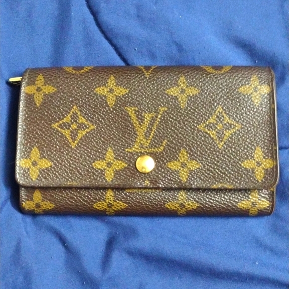 Louis Vuitton Handbags - Louis Vuitton tresor wallet